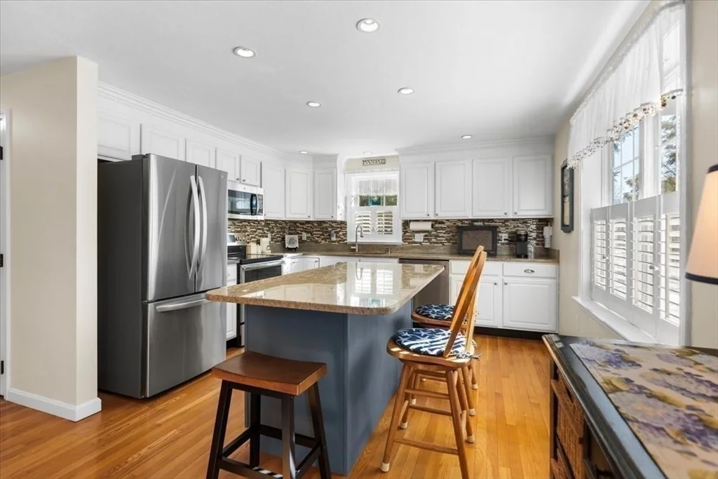 Photo of 12 Quashnet Woods Dr
