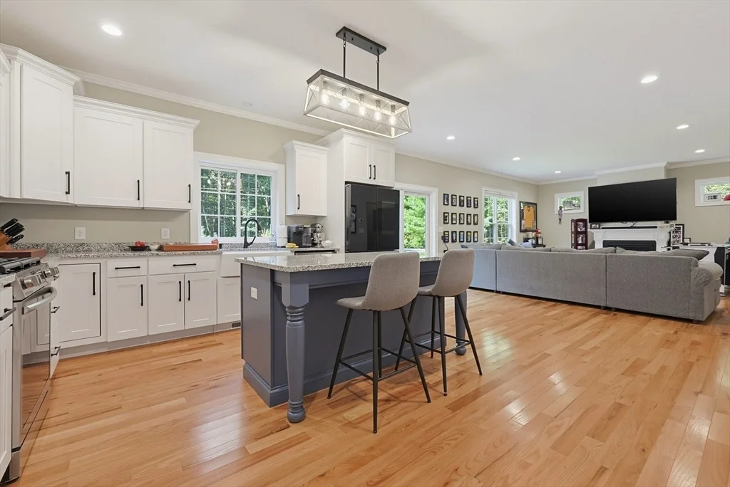 Photo of 74 King Philip Rd