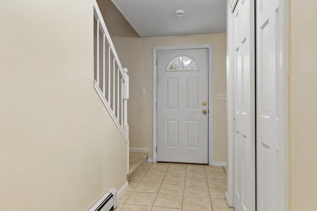 Photo of 19 Fieldstone Dr