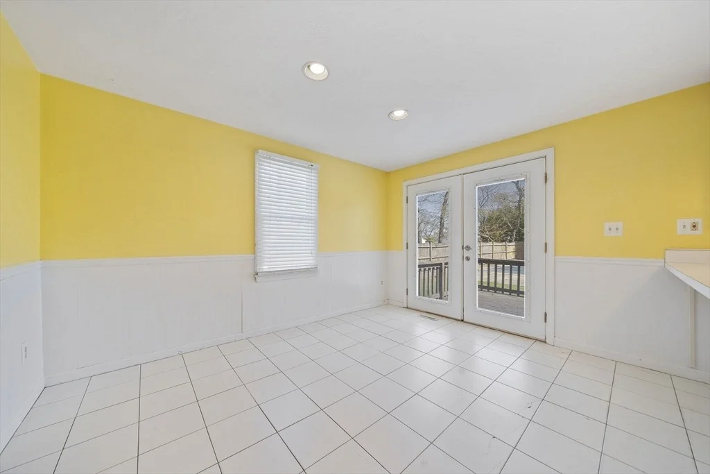 Photo of 75 Erica Dr