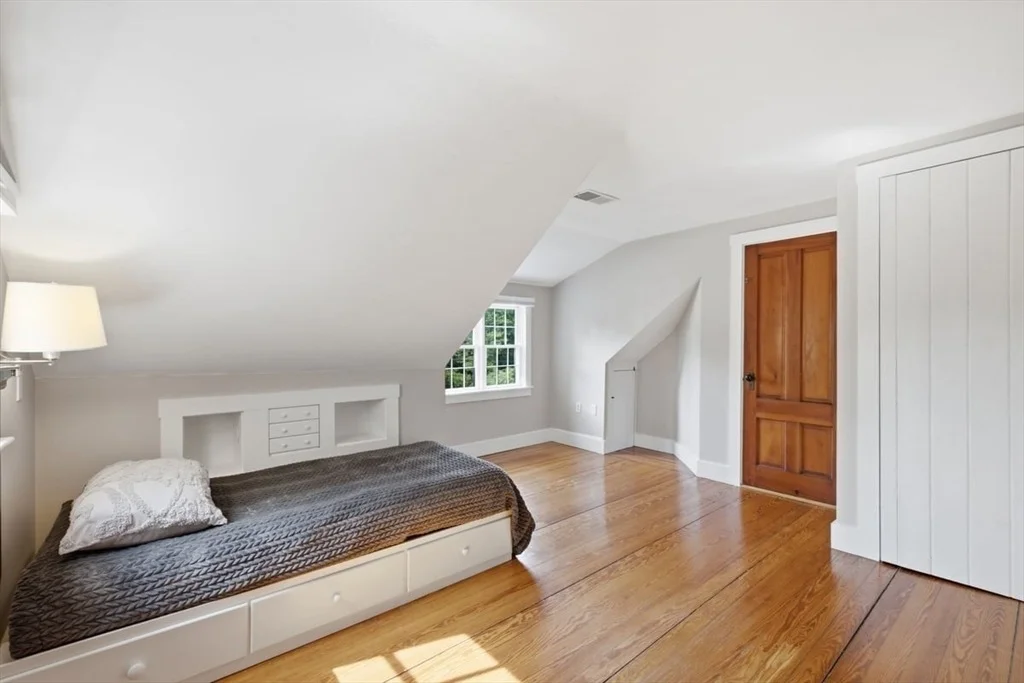 Photo of 338 Clapp Road