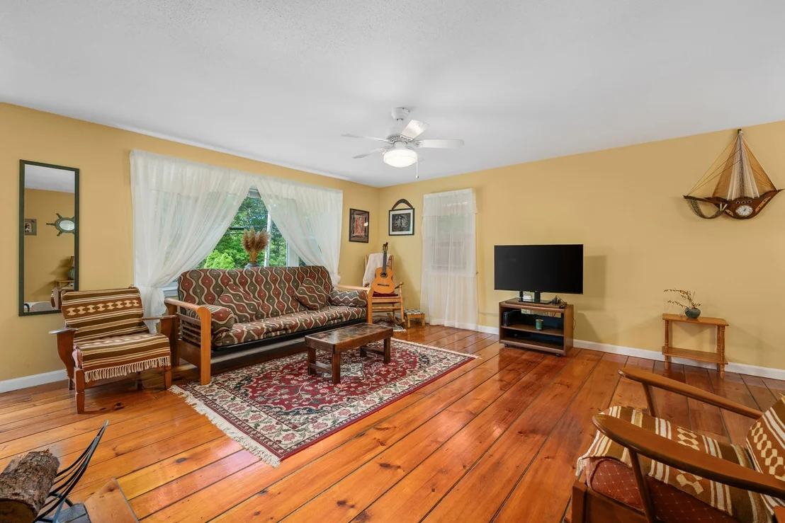 Photo of 937 Harwich Rd