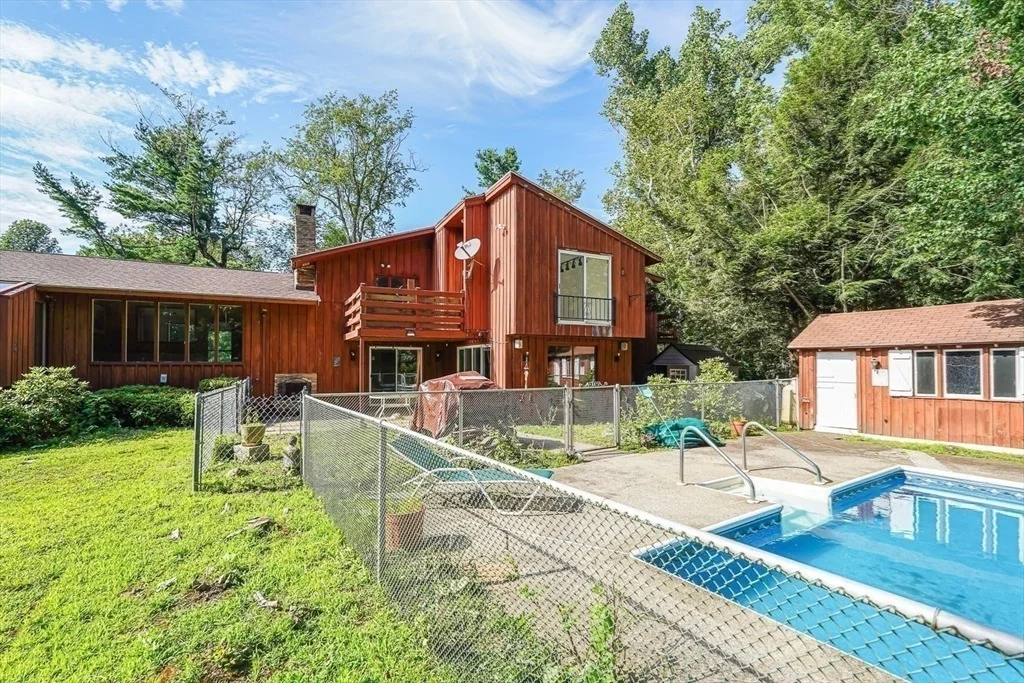 Photo of 17 Crowningshield Dr