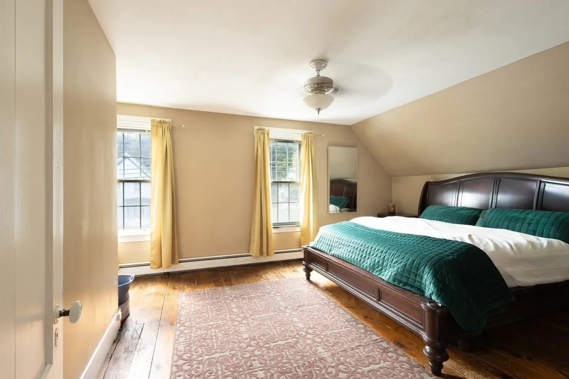 Photo of 147 W Broadway