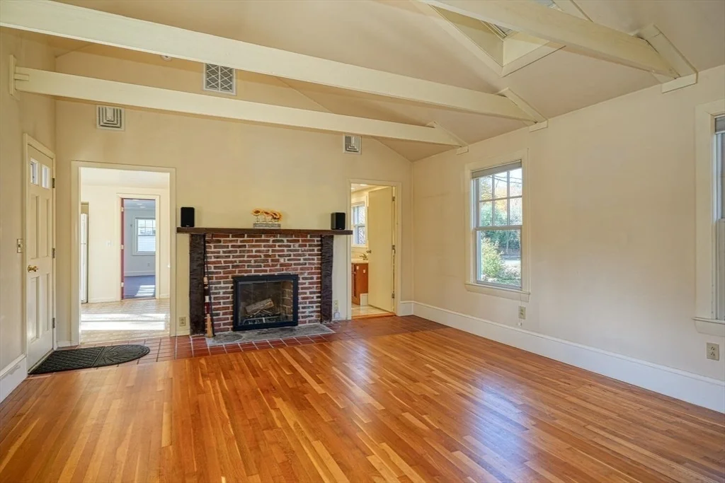 Photo of 459 Sargent Rd