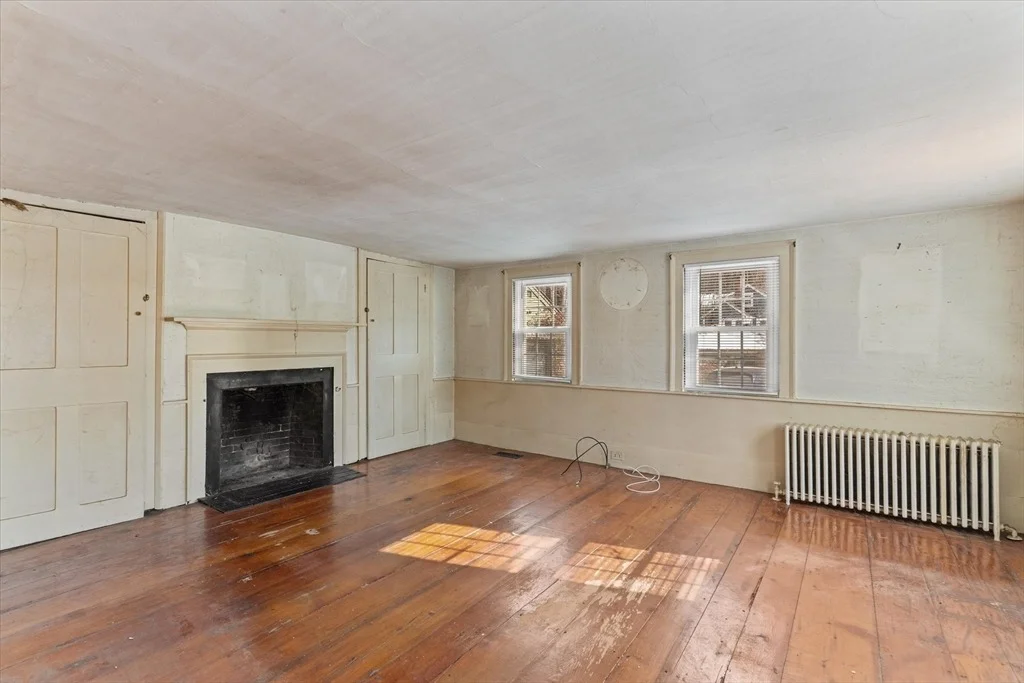 Photo of 153 W. Main St.