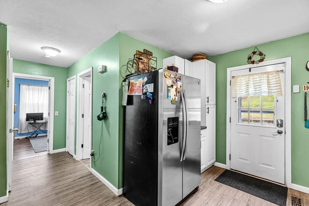 Photo of 302 Middlefield Rd