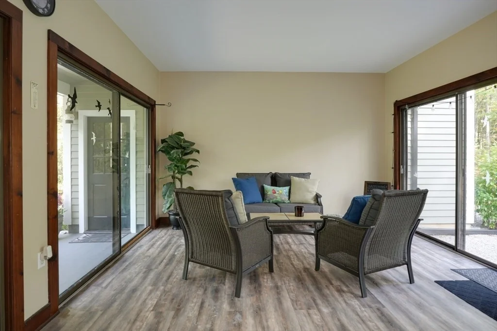 Photo of 18 Bay Path Dr