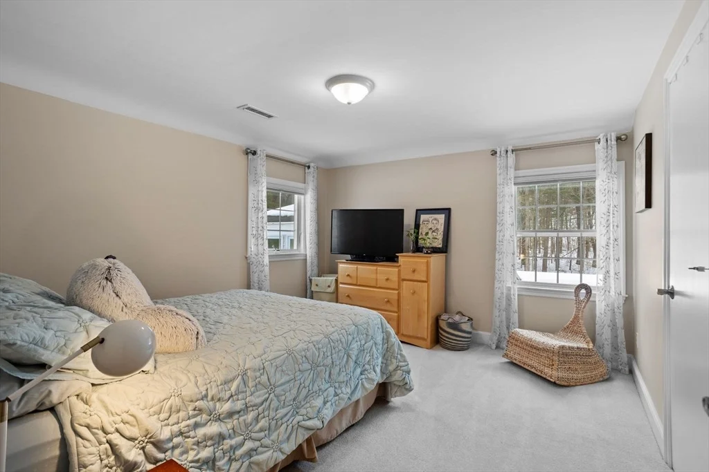 Photo of 6 Meadowbrook Rd