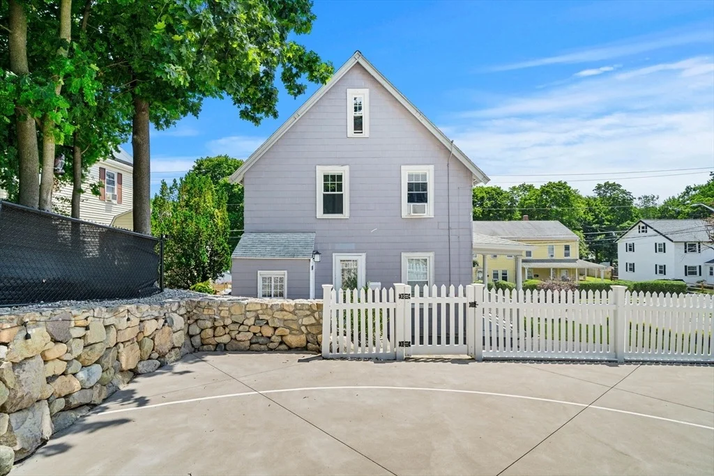 Photo of 90 Forest St