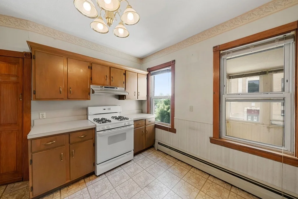 Photo of 562 Broadway