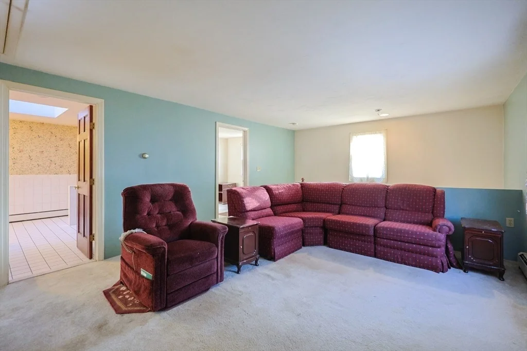 Photo of 587 Common St