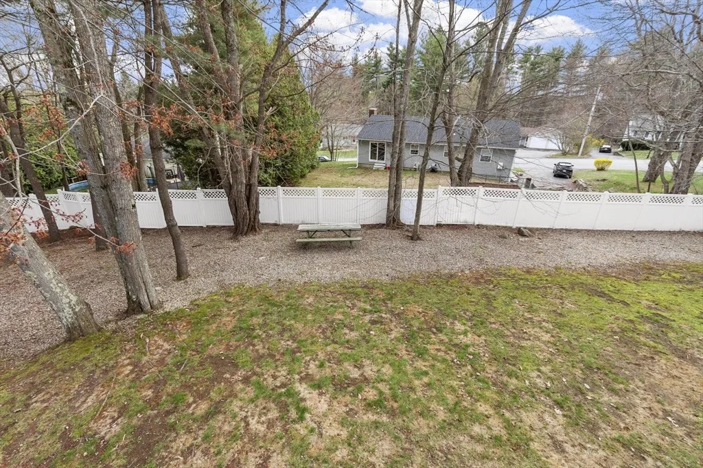 Photo of 19 Fieldstone Dr