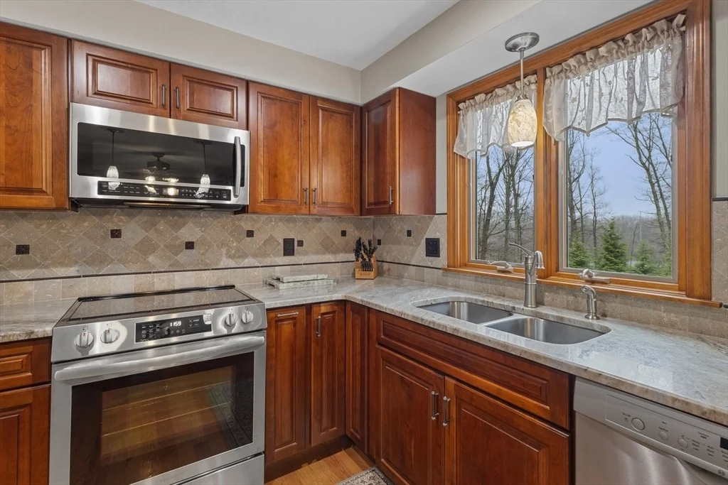 Photo of 16 Flint Pond Rd