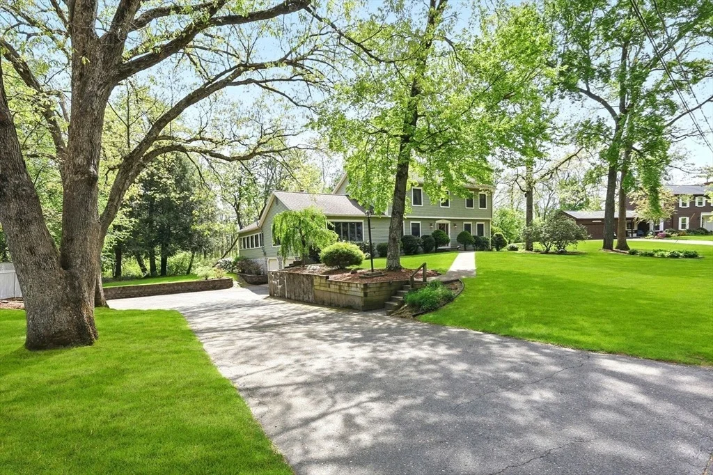 Photo of 2 Cedar Oak Dr