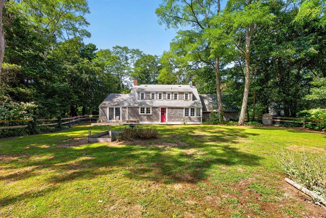 Photo of 7 Carmen Ln