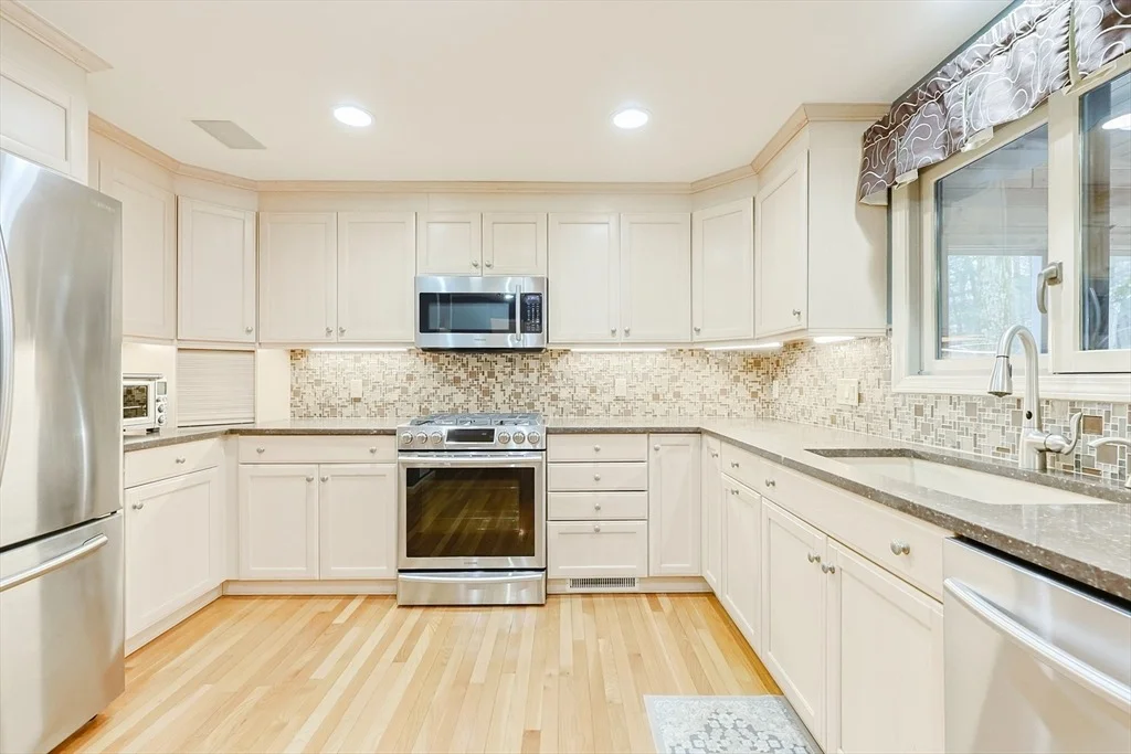 Photo of 18 Sherborne Cir