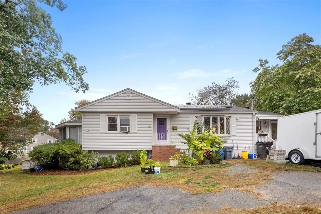 Photo of 18 Sterling Ave