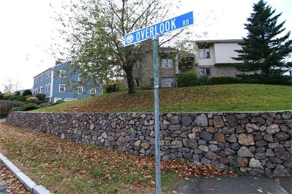 Photo of 8 Overlook Rd
