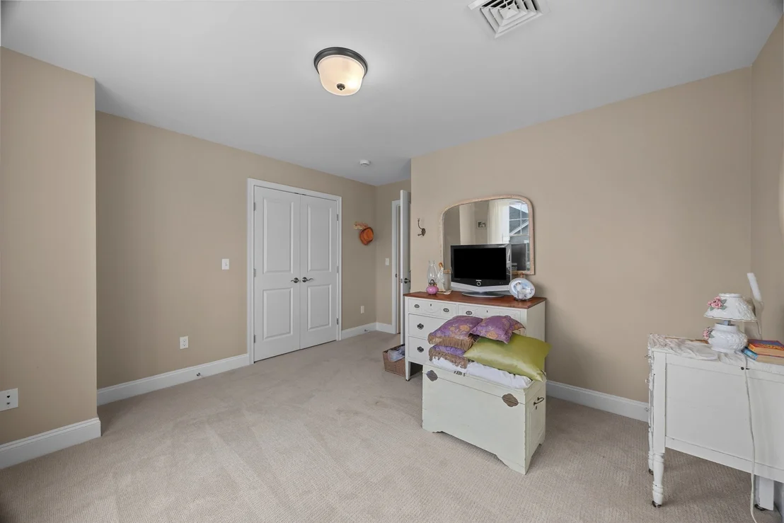 Photo of Unit B1427 at 27 Eagle Nest