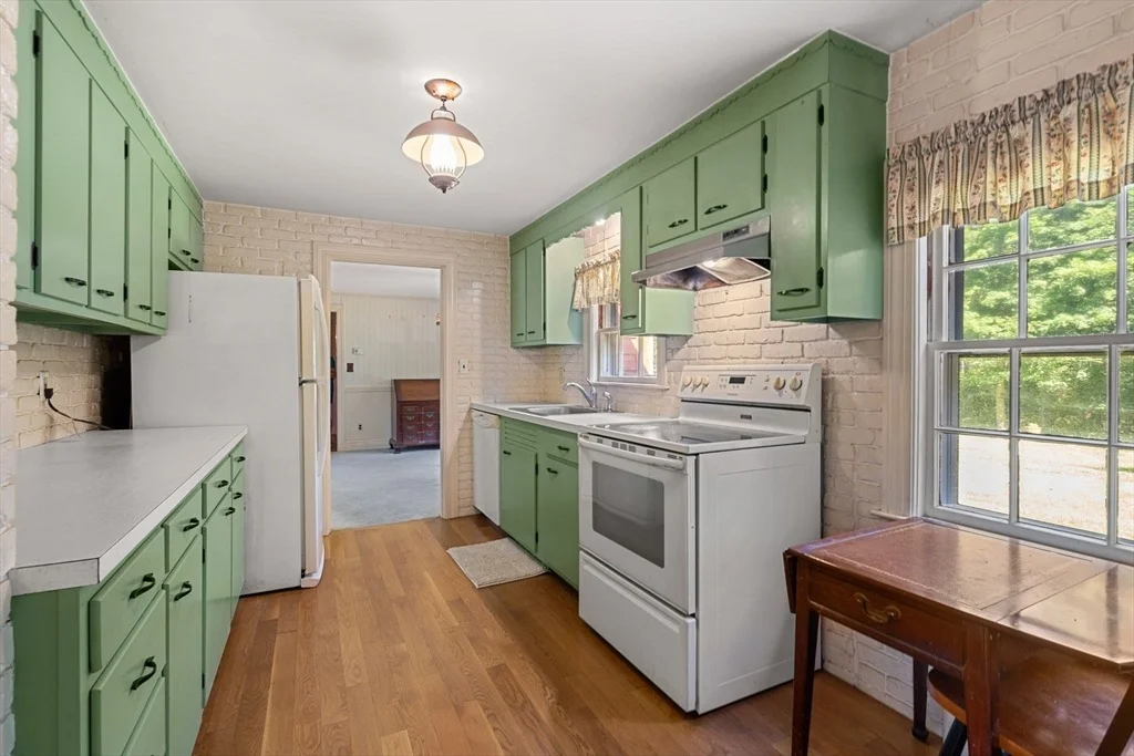 Photo of 10 Maple St