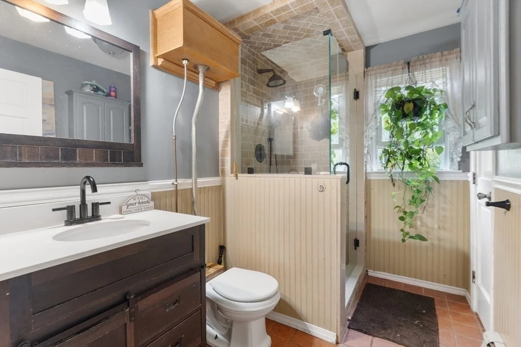 Photo of 1236 Woonsocket Hill Road