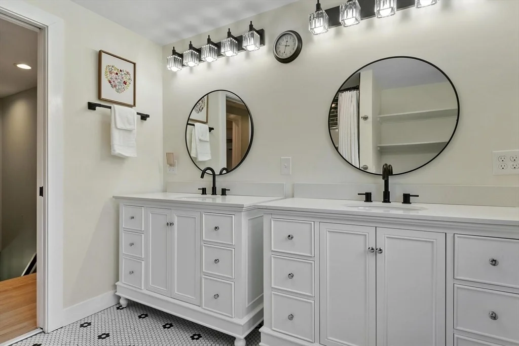 Photo of 467 Loring Road