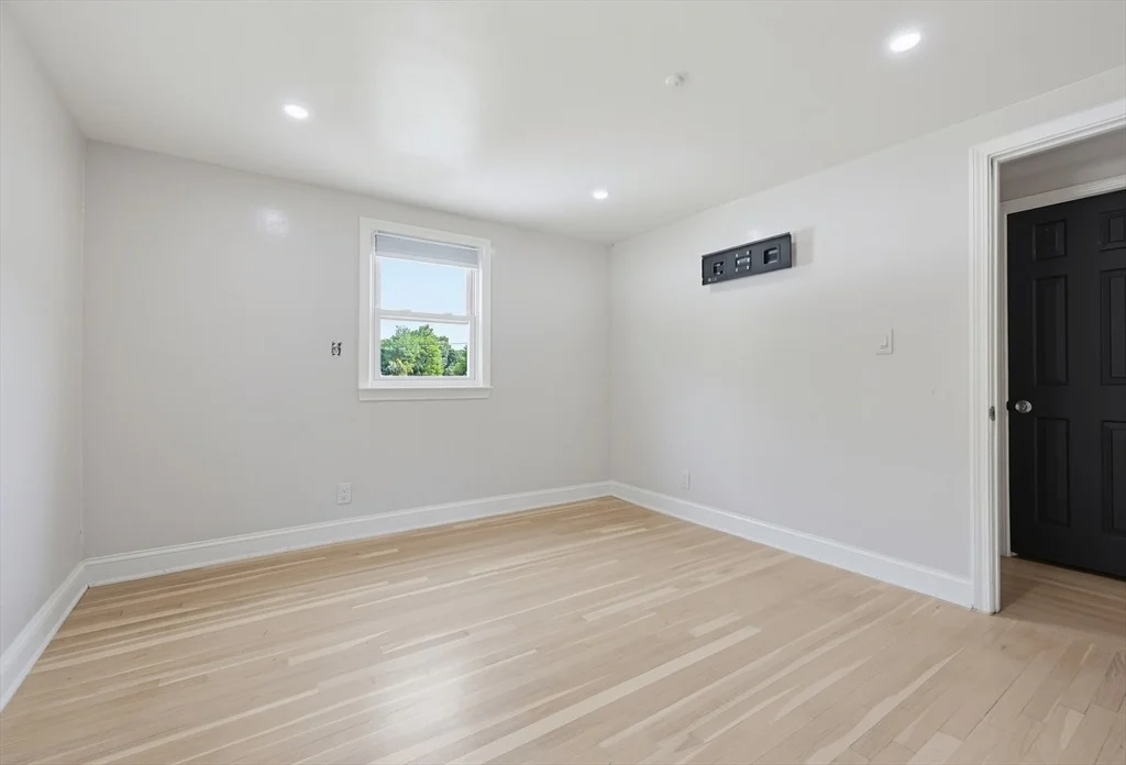Photo of 14 Lewis Rd