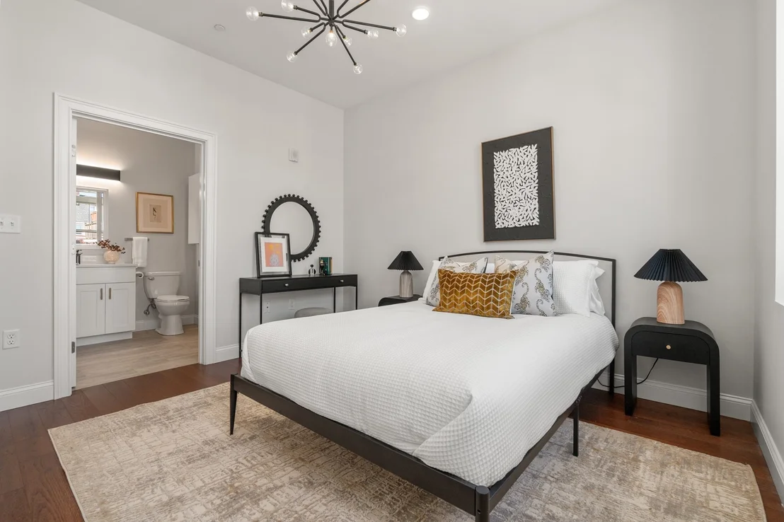 Photo of Unit 310 at 170 W Broadway