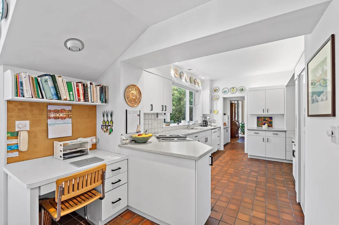 Photo of 8 Oakmount Circle