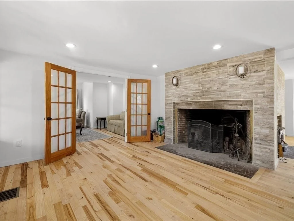 Photo of 555 Webster St.