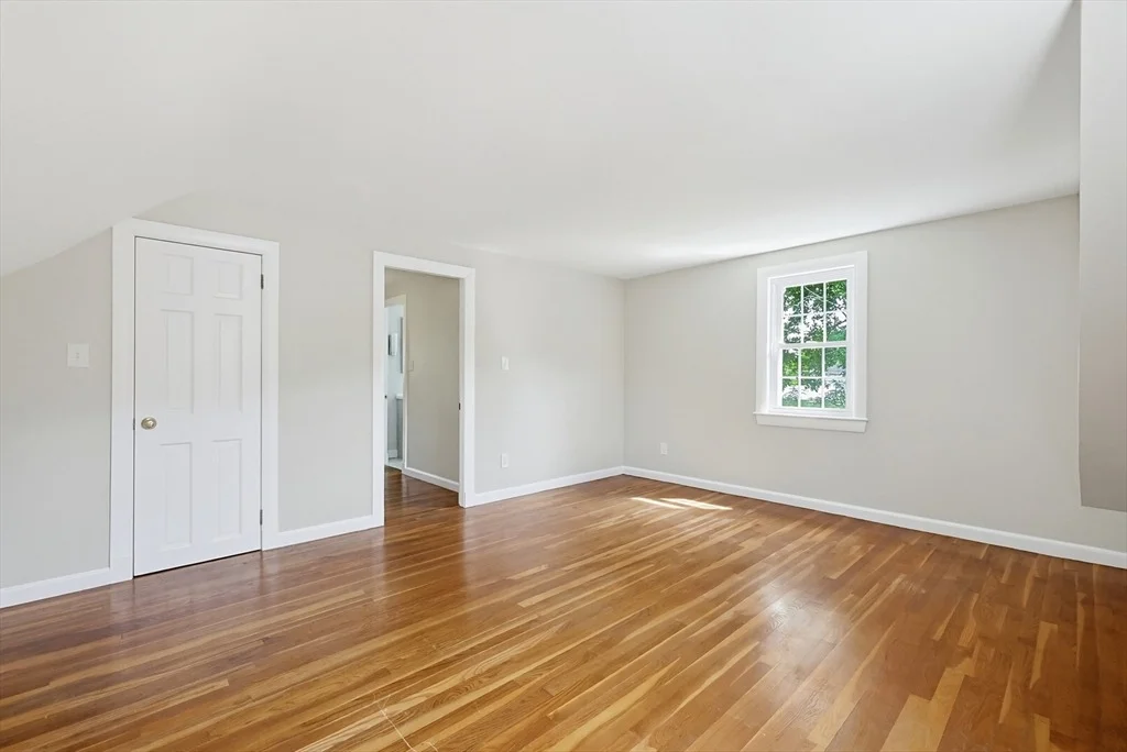Photo of 4 Meadow Ln