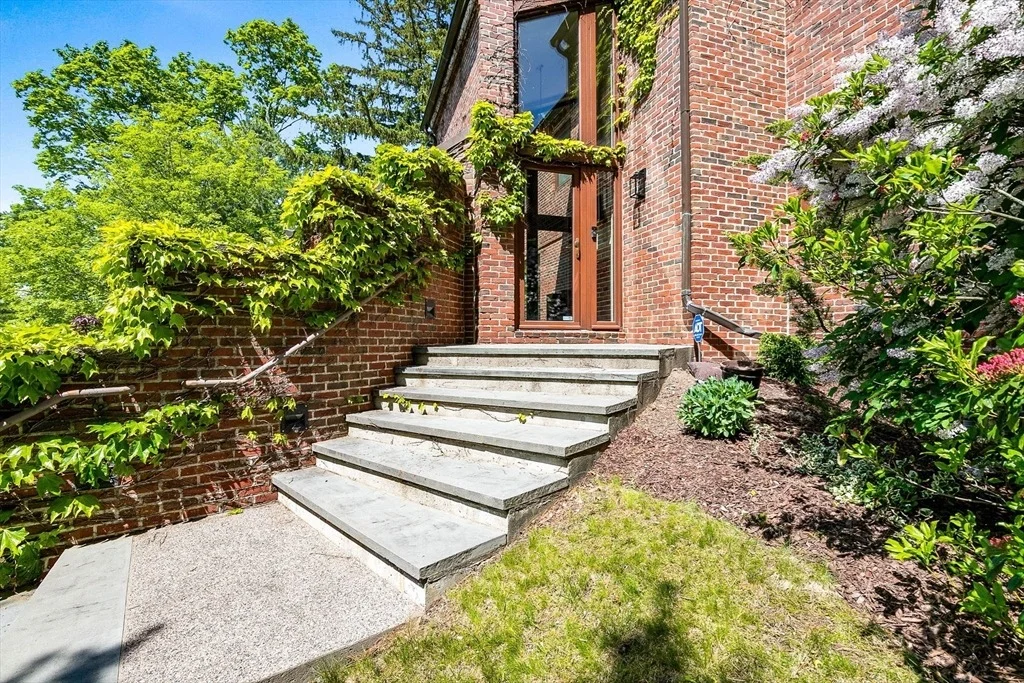 Photo of 34 Lagrange St