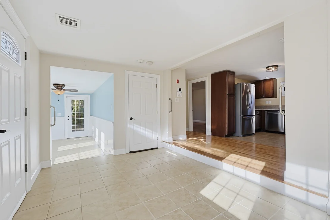 Photo of 116 Lakeshore Dr