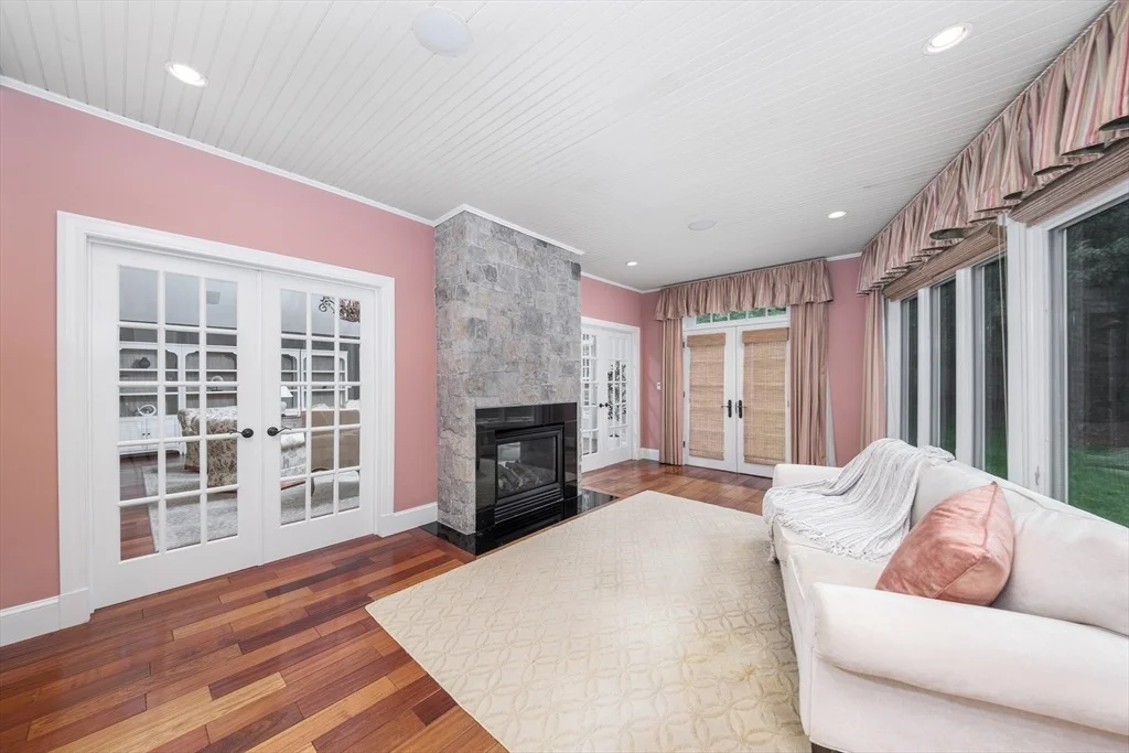 Photo of 568 Wellesley St