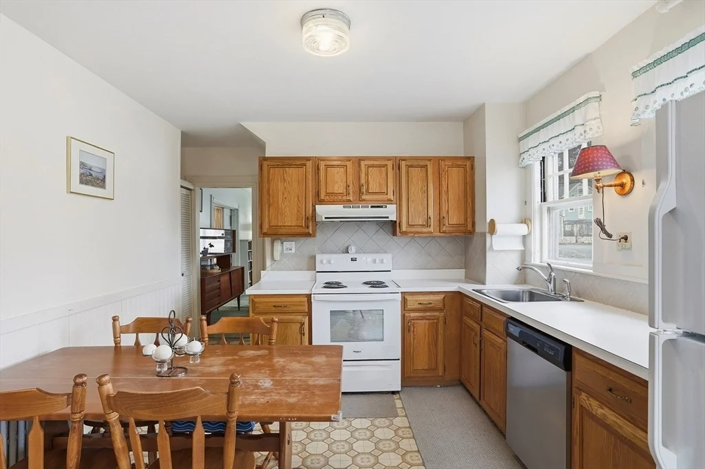 Photo of 242 Lexington Rd