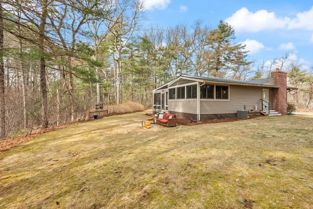 Photo of 31 Meadowbrook Rd