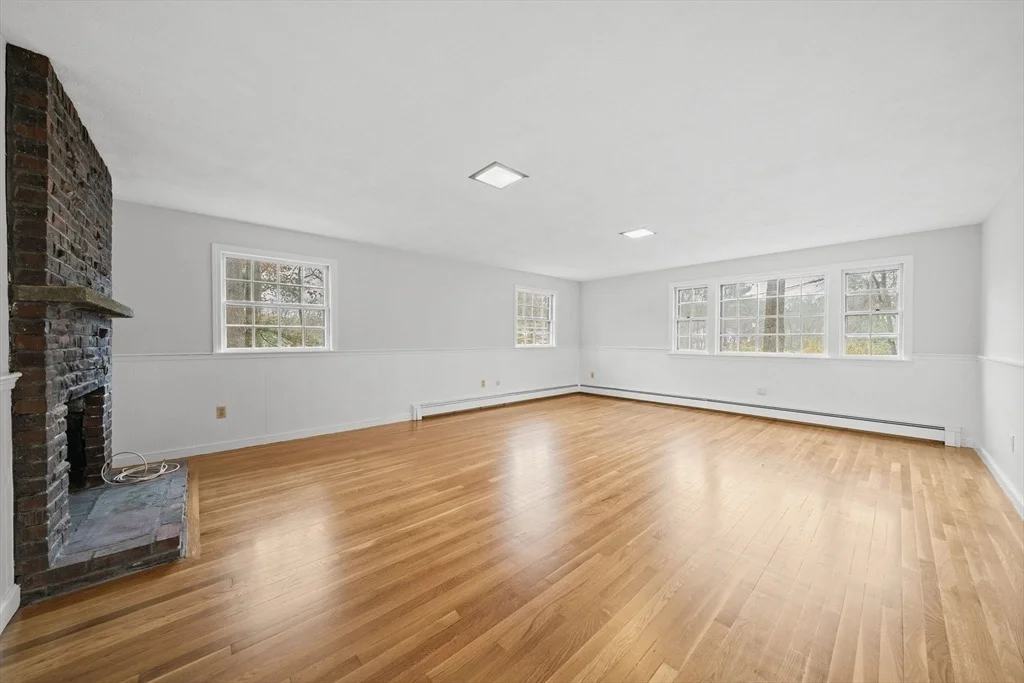 Photo of 7 Surrey Ln