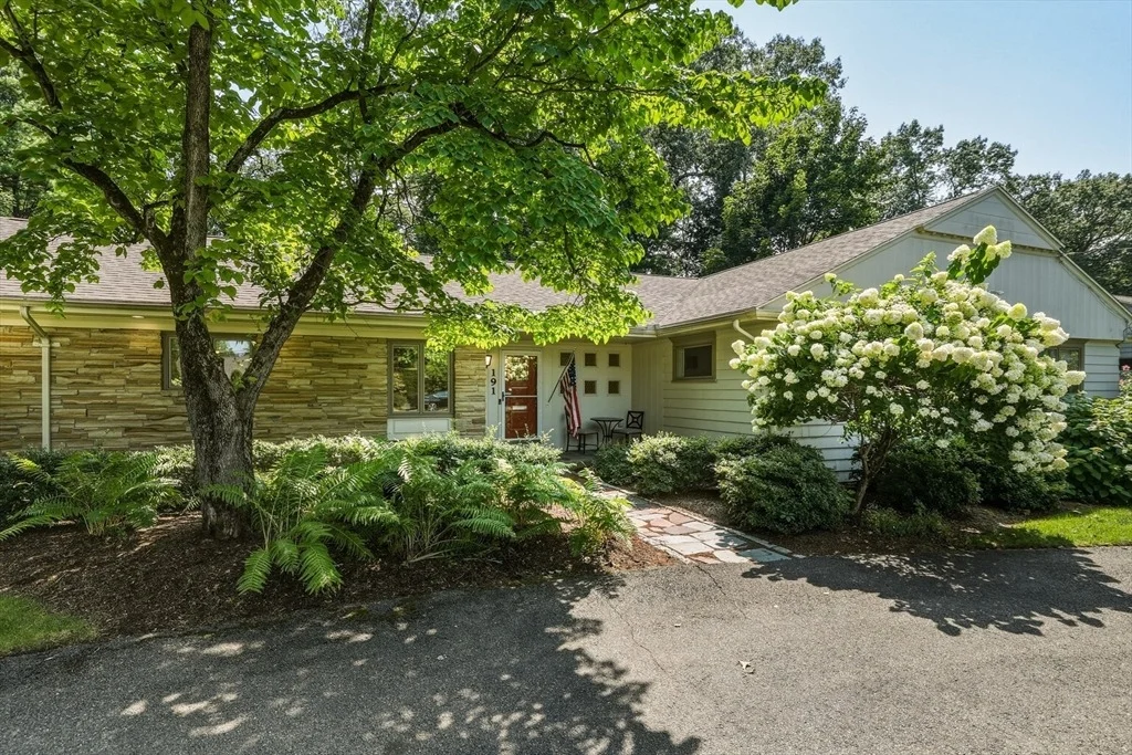 Photo of 191 Pinewood Dr