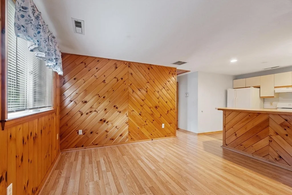 Photo of 170 Townsend Ave