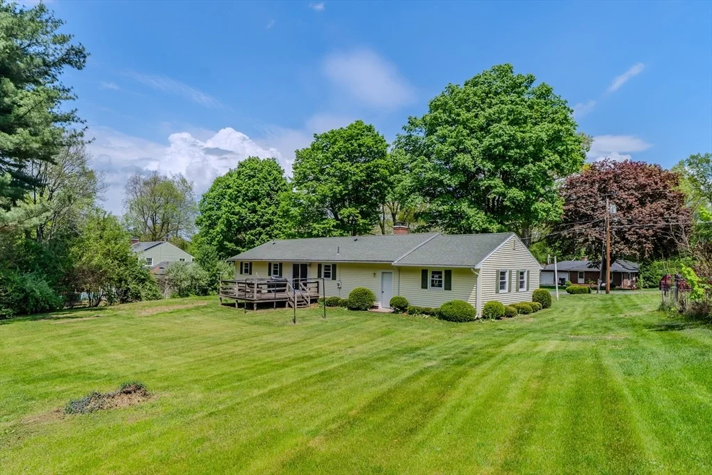 Photo of 8 Meadowbrook Dr
