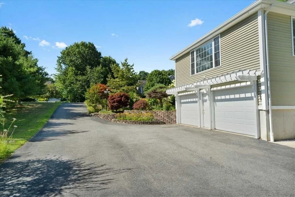 Photo of 89 Boulder Hill Dr