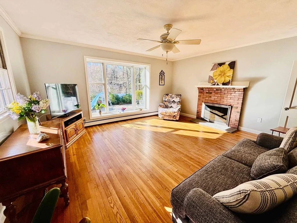 Photo of 19 Harvest Ln
