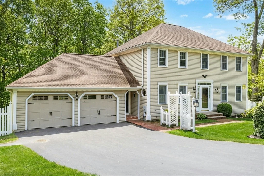 Photo of 19 Steppingstone Dr