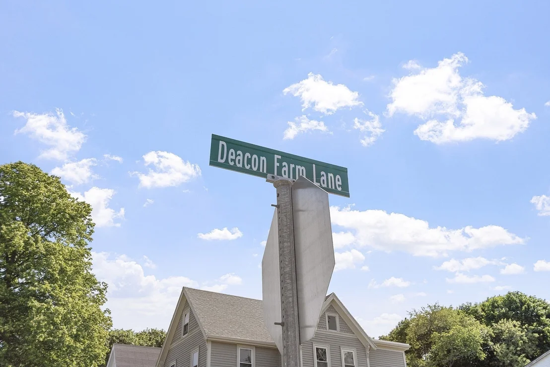 Photo of 2 Deacon Farm Ln