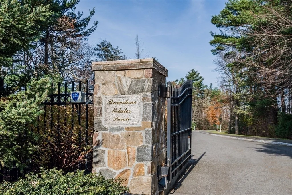 Photo of 131 Nobscot Dr