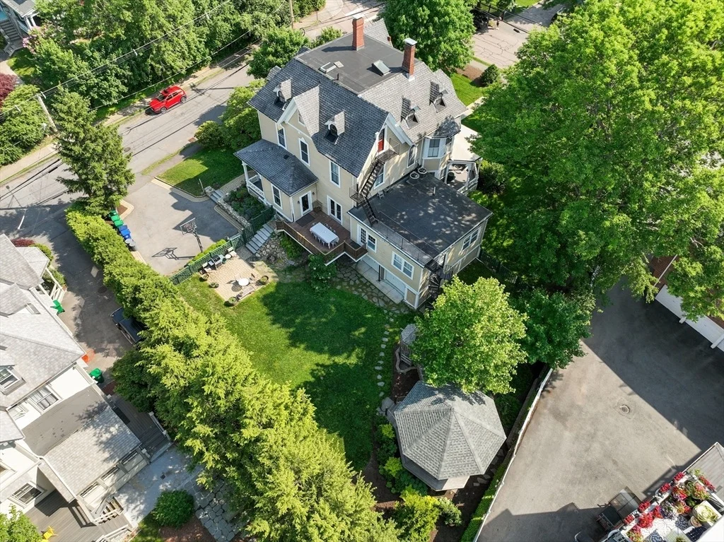 Photo of 327 Franklin St