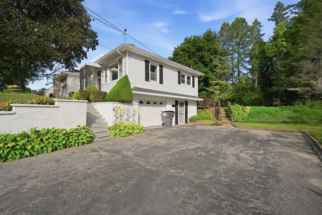 Photo of 6 Sasur St