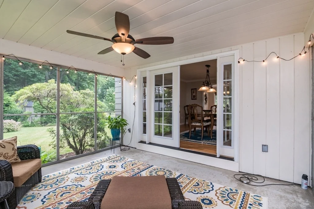 Photo of 42 Elizabeth Cir