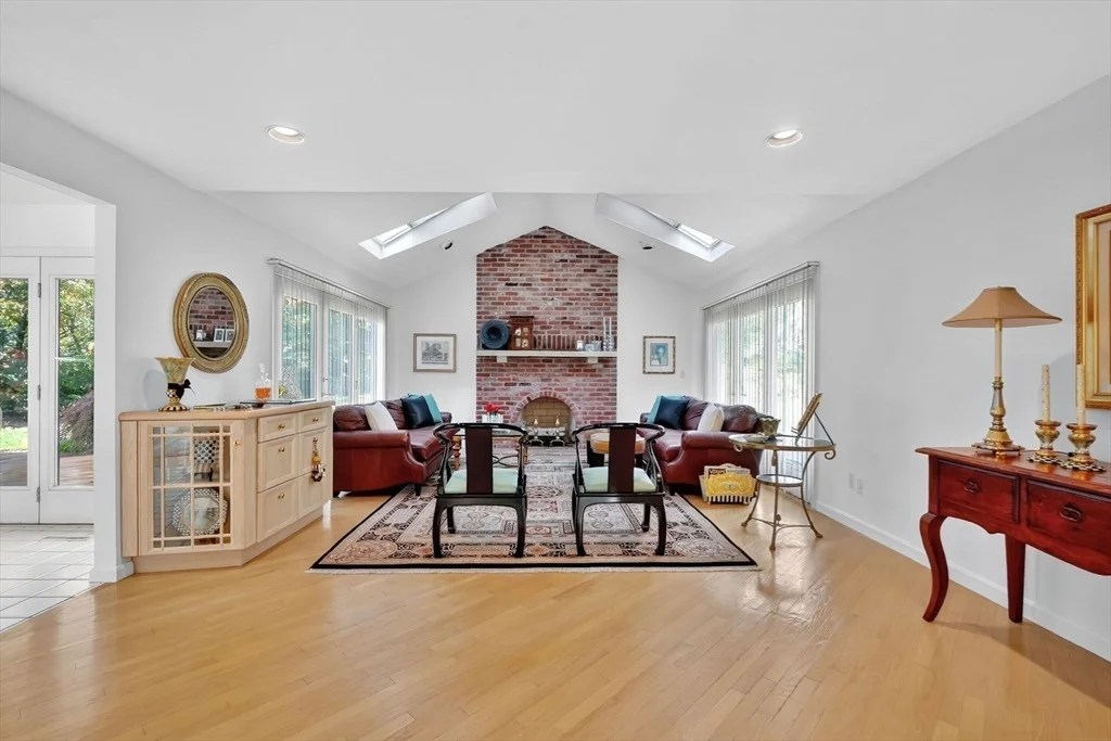 Photo of 202 Williamsburg Dr